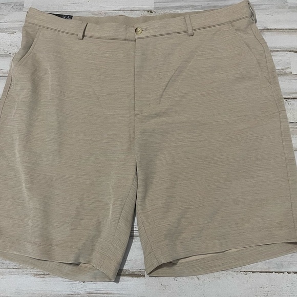 Greg Norman Performance Shorts Sz 40 Khaki Golf Men’s - Picture 1 of 9